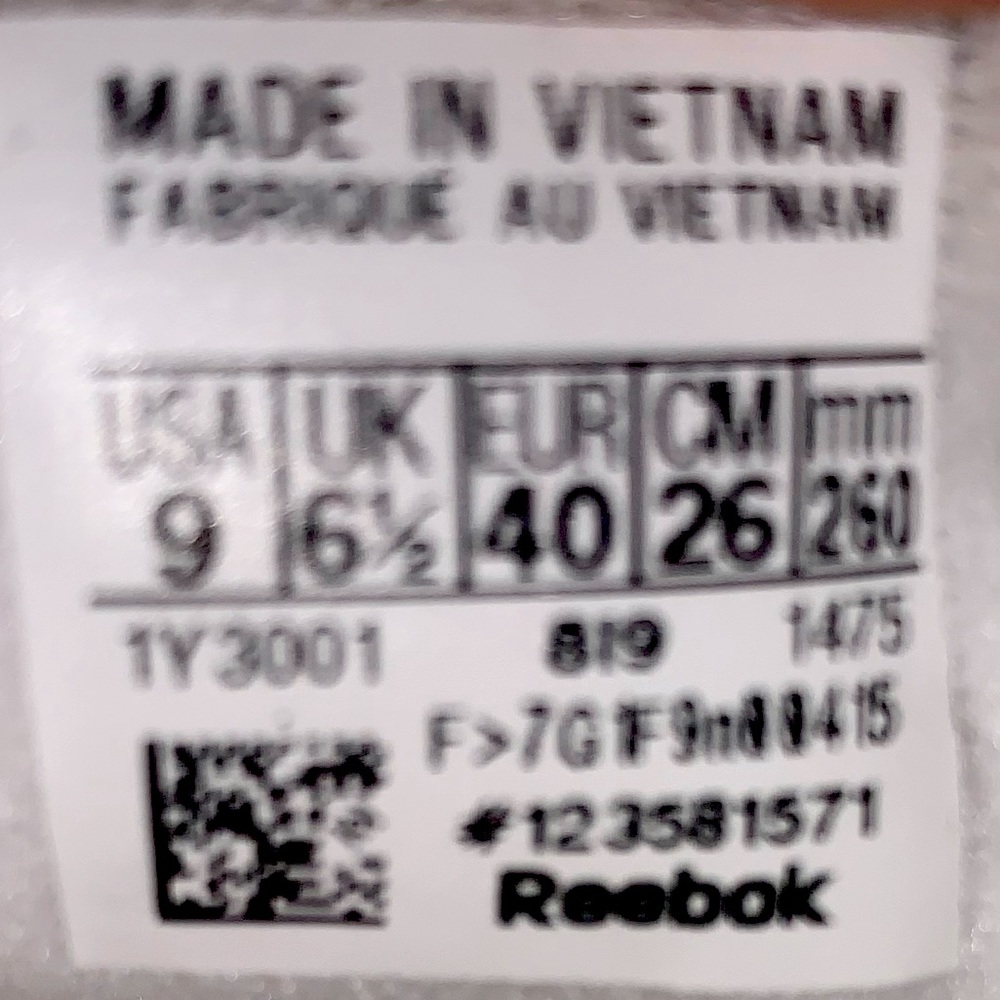 Size 9 White Reebok Classic. - Picture 3 of 4